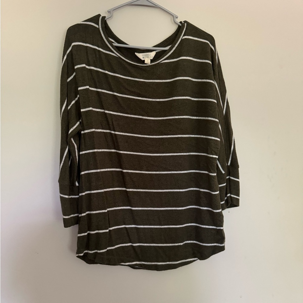 Three quarter light sweater
